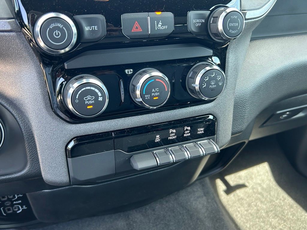 2026 Ram 1500 Tradesman photo 9