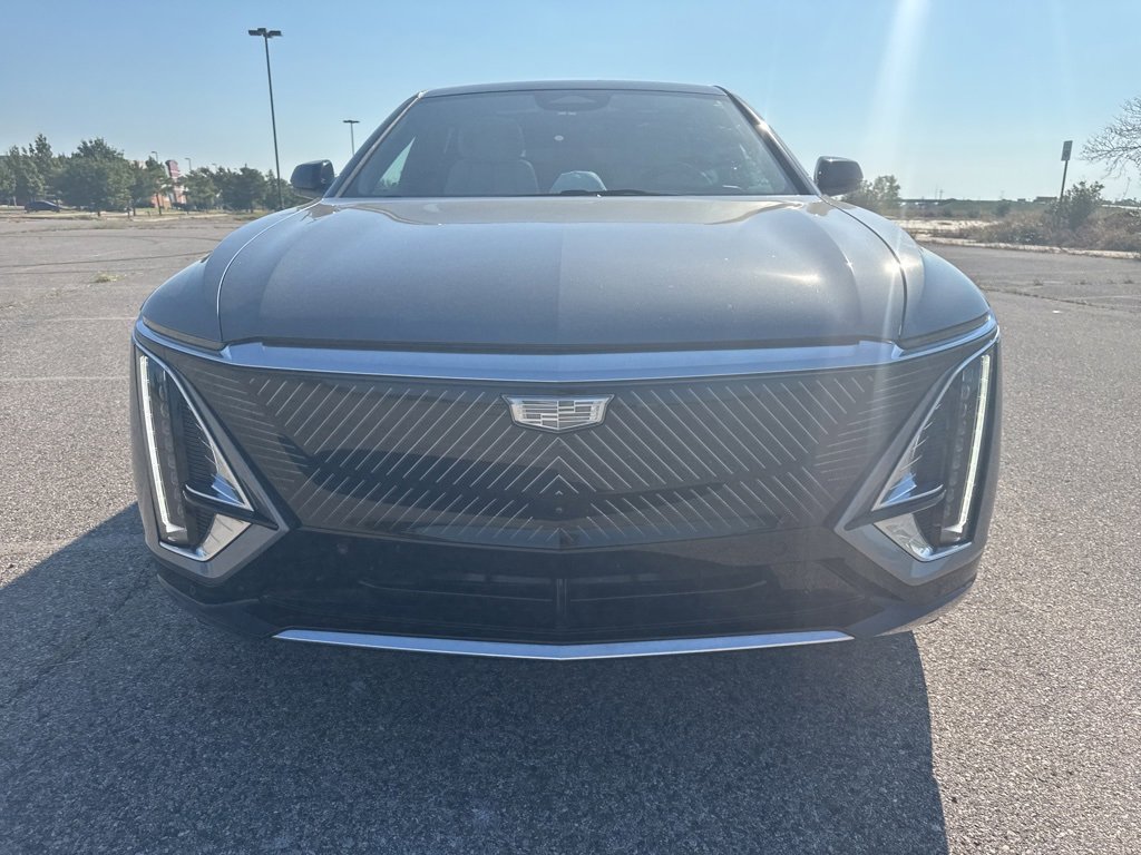 2023 Cadillac Lyriq Luxury photo 2