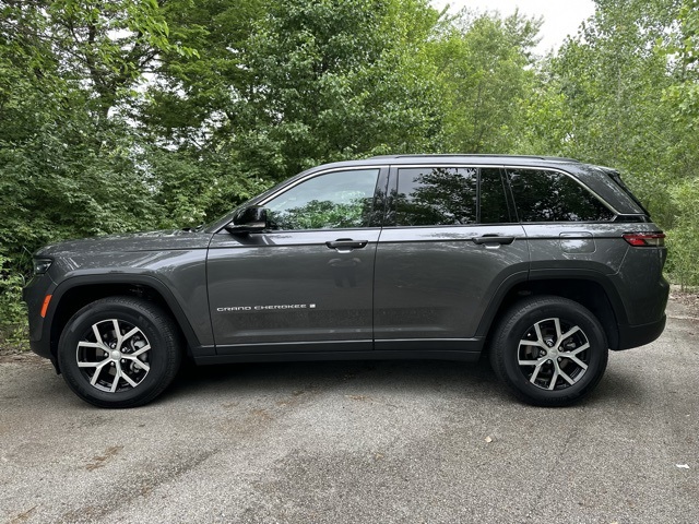 2024 Jeep Grand Cherokee Limited photo 10