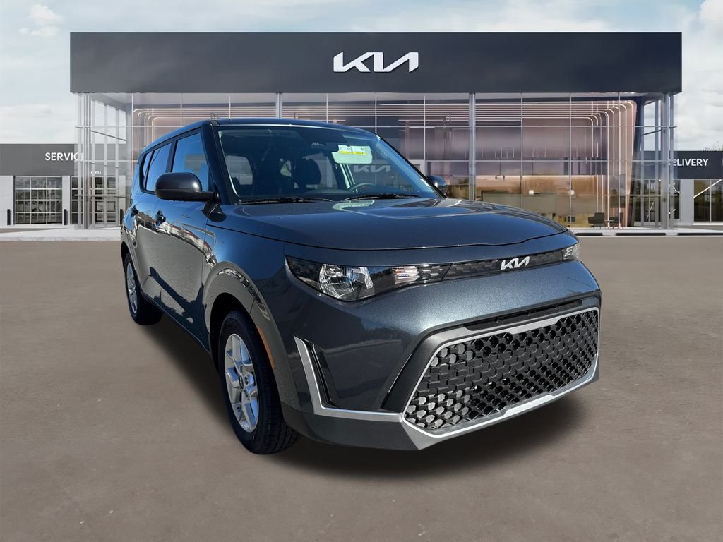 2025 Kia Soul LX's photo