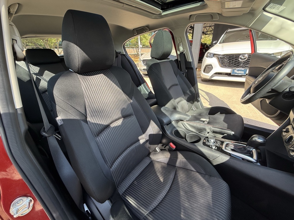 2016 Mazda Mazda3 Touring photo 3