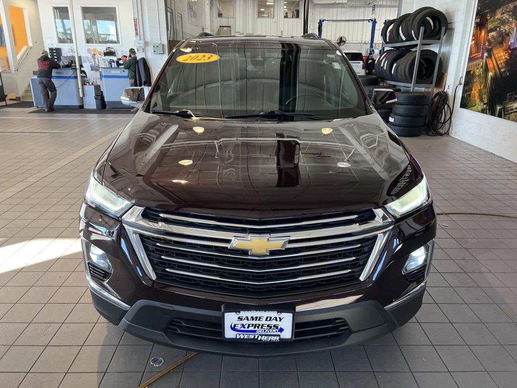 2023 Chevrolet Traverse Cloth 1LT photo 2