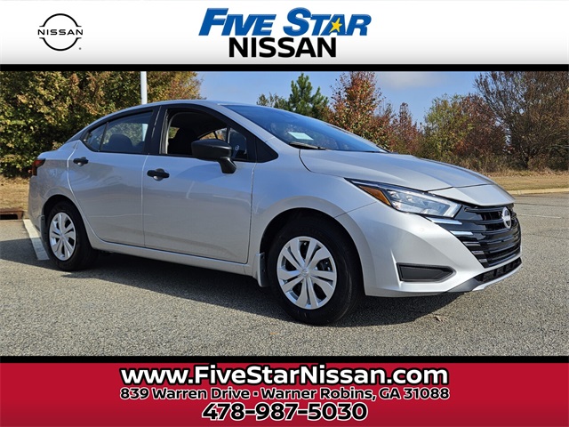 2025 Nissan Versa S's photo