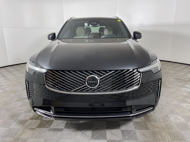 2025 Volvo XC90 T8 AWD Plus photo 2