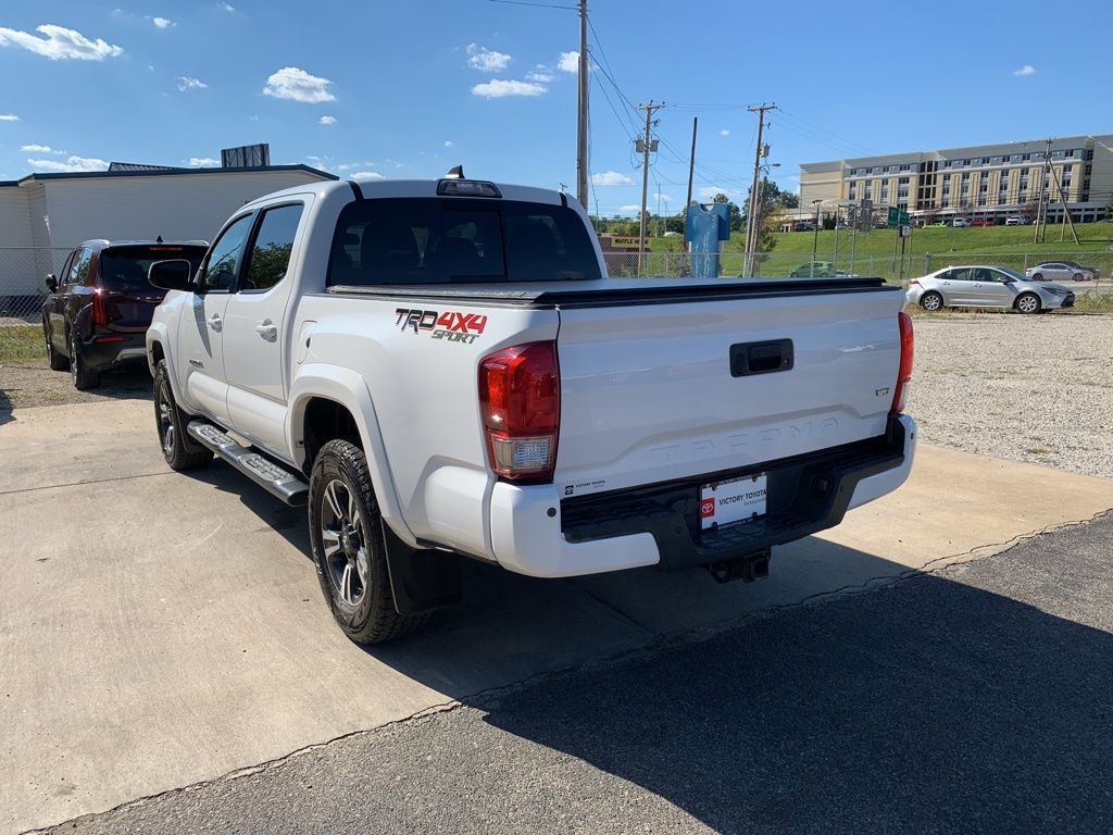 2017 Toyota Tacoma TRD Sport 4x4 Double Cab photo 4