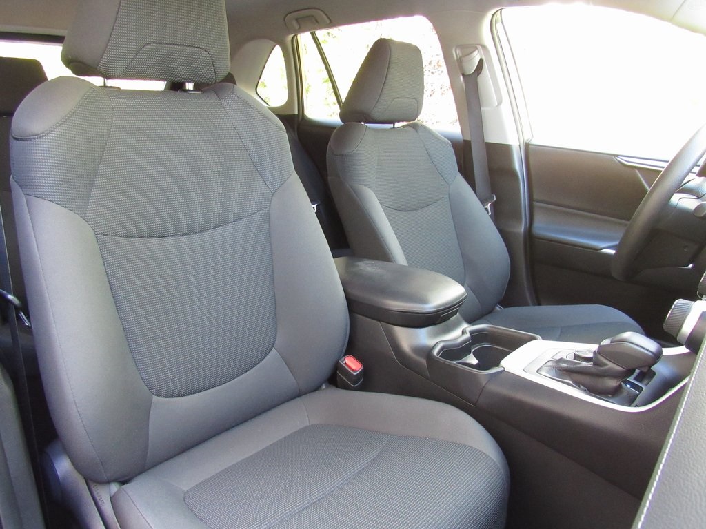2021 Toyota RAV4 Hybrid LE photo 19