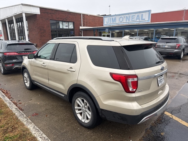 2017 Ford Explorer XLT photo 4