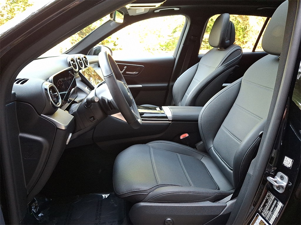 2025 Mercedes Benz GLC 300 4MATIC photo 13
