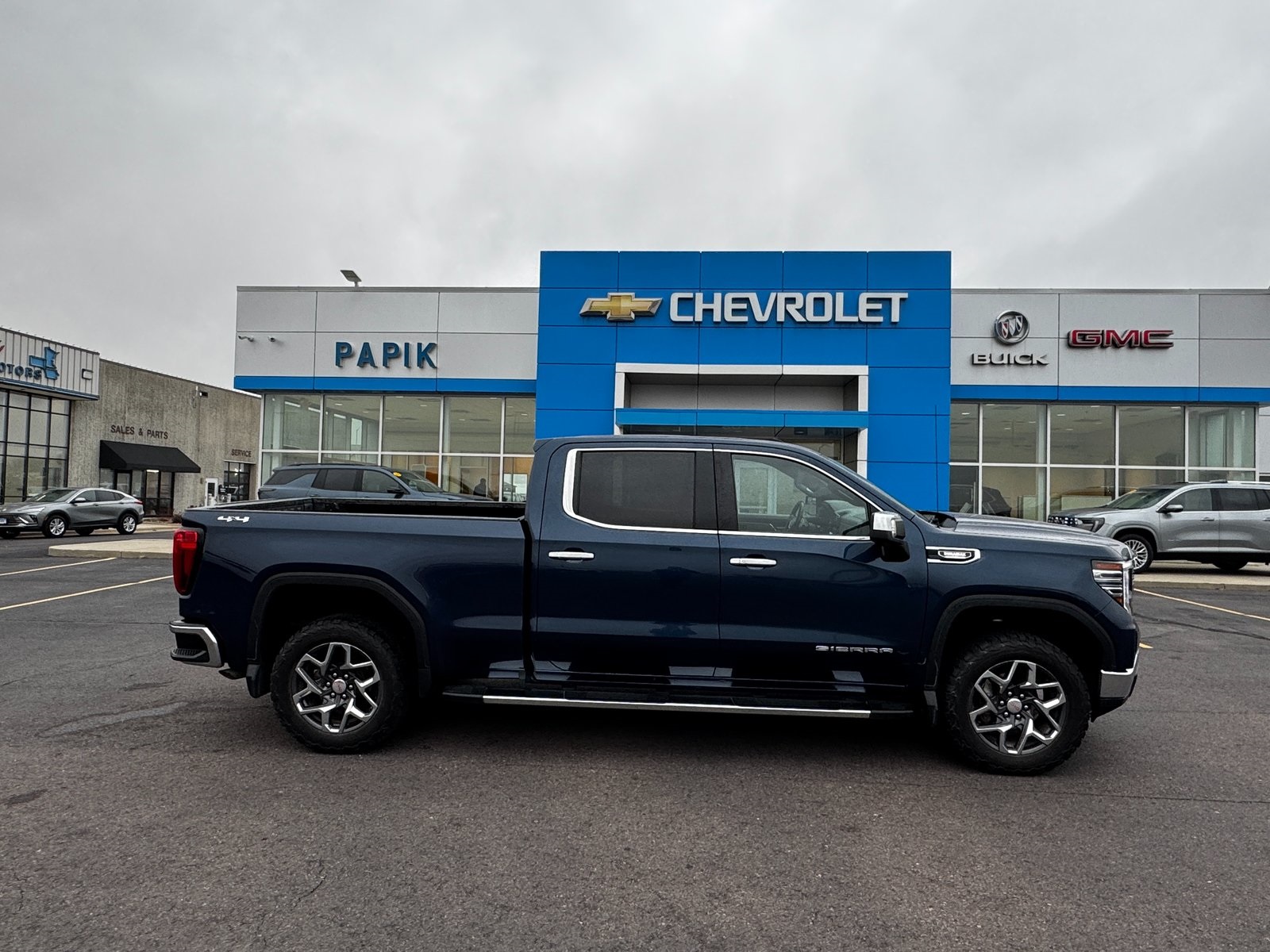 2023 GMC Sierra 1500 SLT's photo