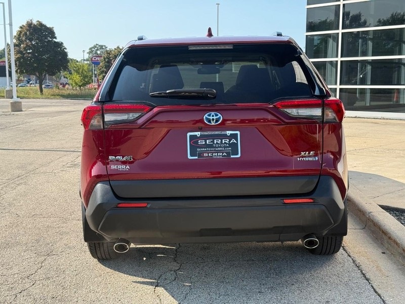 2024 Toyota RAV4 Hybrid XLE photo 3