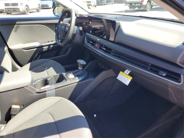 2025 Kia K4 LXS photo 29