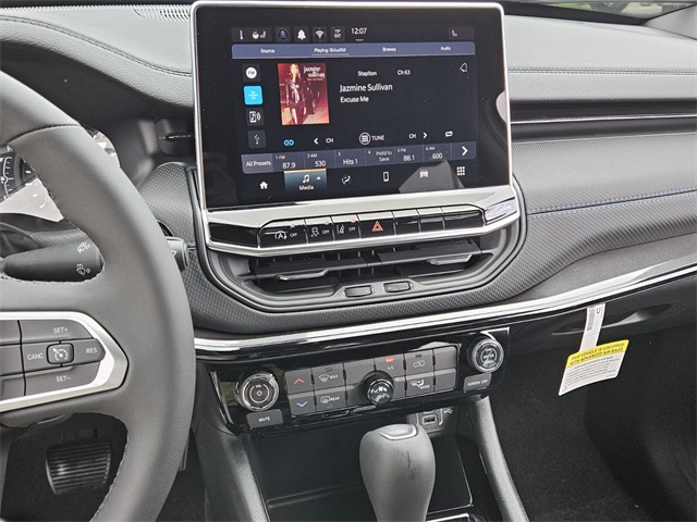 2026 Jeep Compass Latitude Altitude photo 16