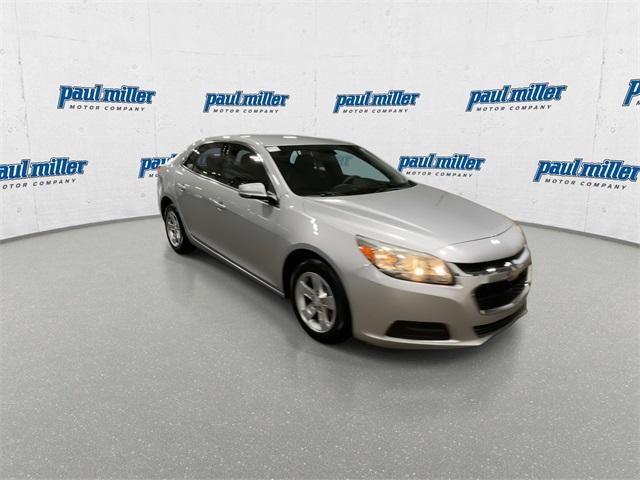 2015 Chevrolet Malibu 1LT photo 2