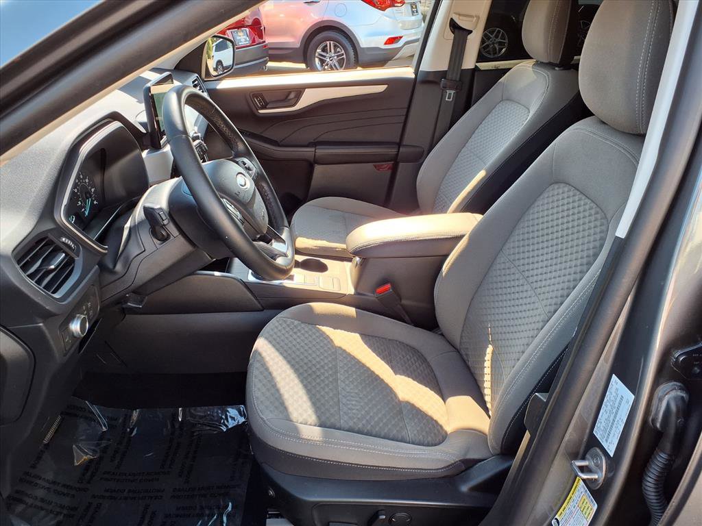 2022 Ford Escape SE photo 2
