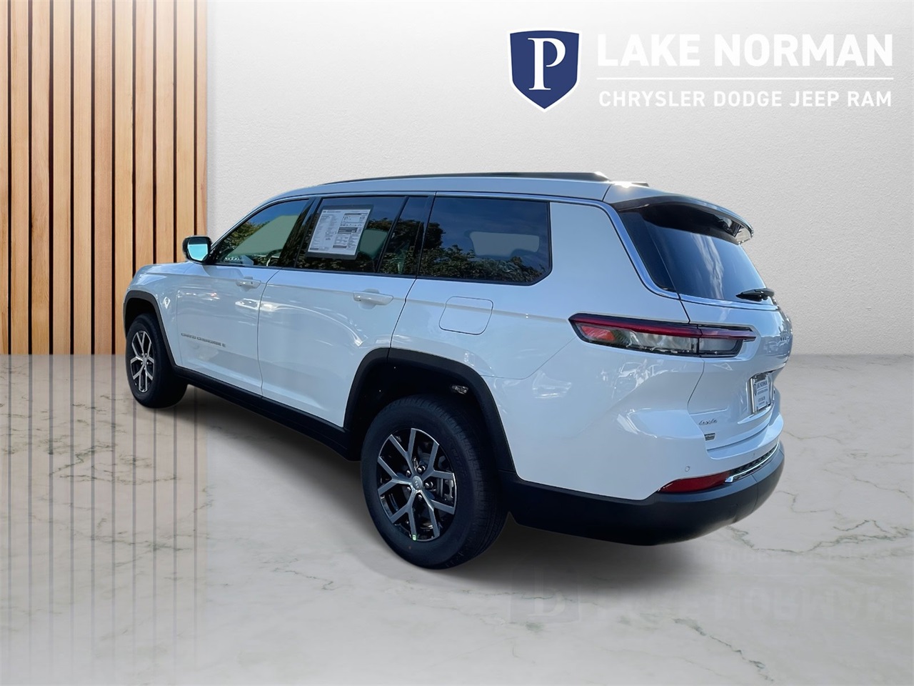 2025 Jeep Grand Cherokee Limited photo 2