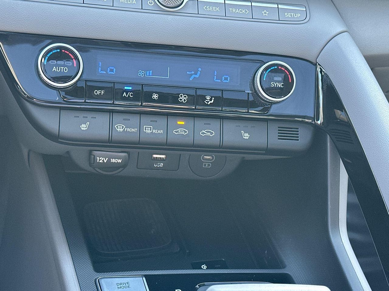 2025 Hyundai Elantra SEL Convenience photo 17