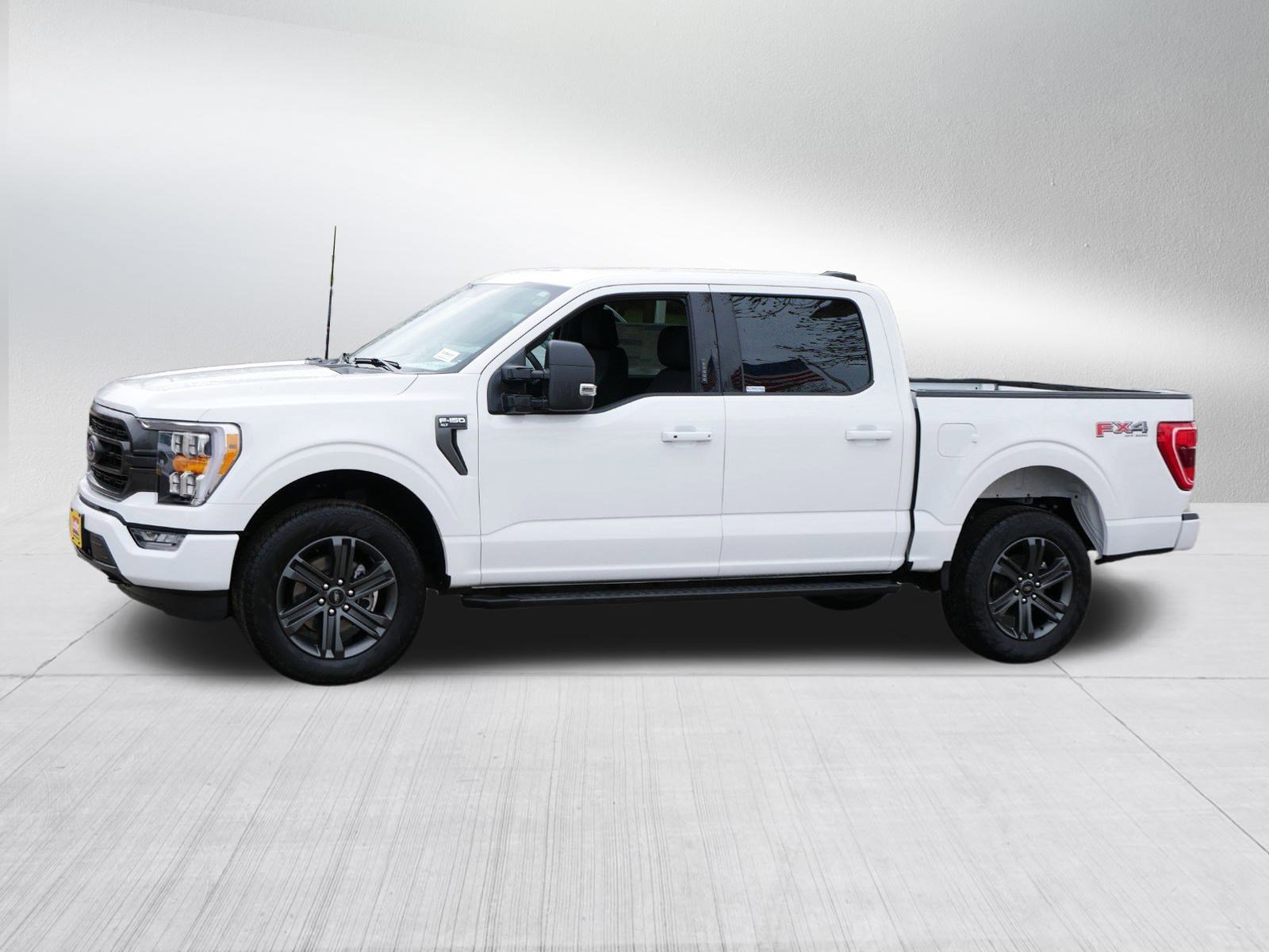 2023 Ford F-150 XLT photo 3