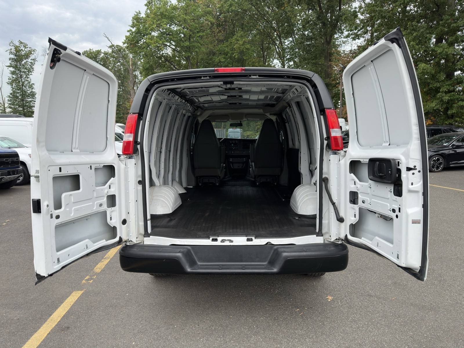 2023 Chevrolet Express Cargo Van photo 6
