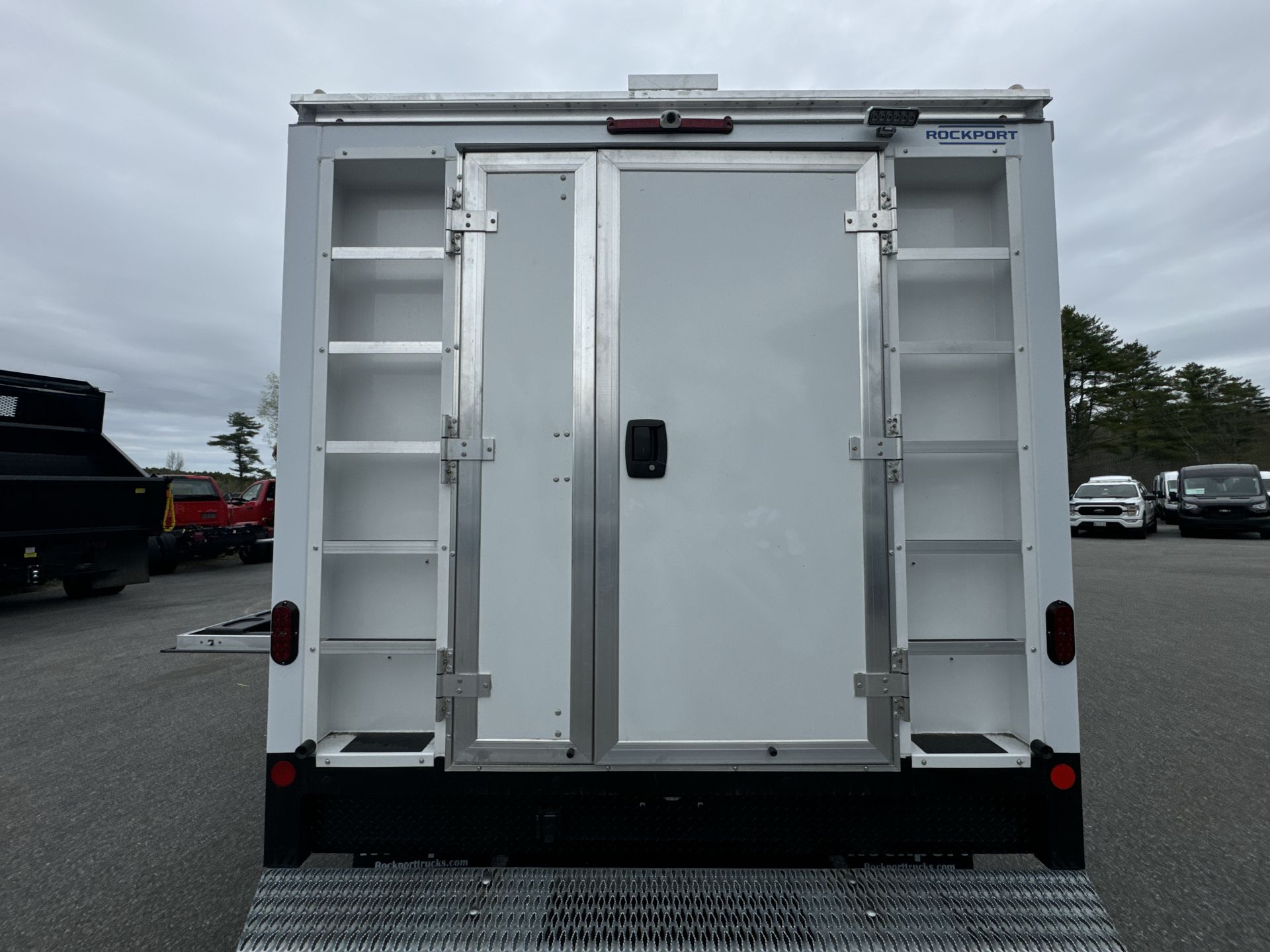 2026 Ford E-450 Cutaway photo 4