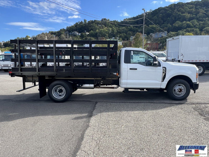 2025 Ford F-350 XL photo 4