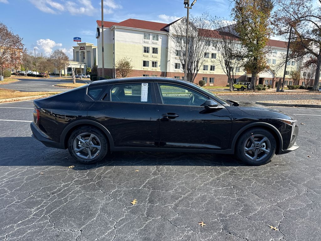 2025 Kia K4 LXS photo 2