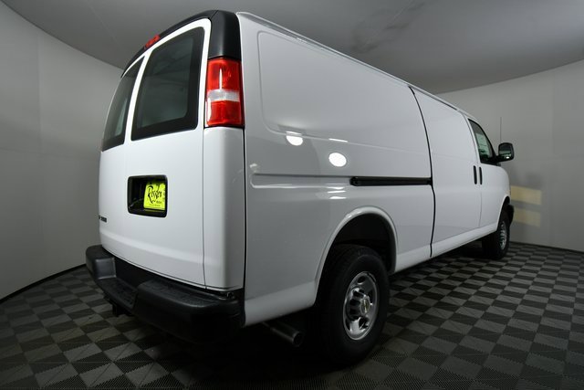 2025 Chevrolet Express 3500 Work Van photo 3