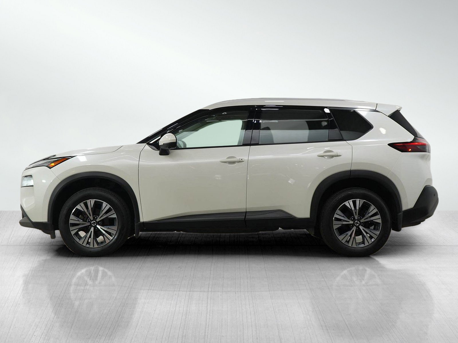 Used 2021 Nissan Rogue SV with VIN 5N1AT3BBXMC843652 for sale in Burnsville, Minnesota