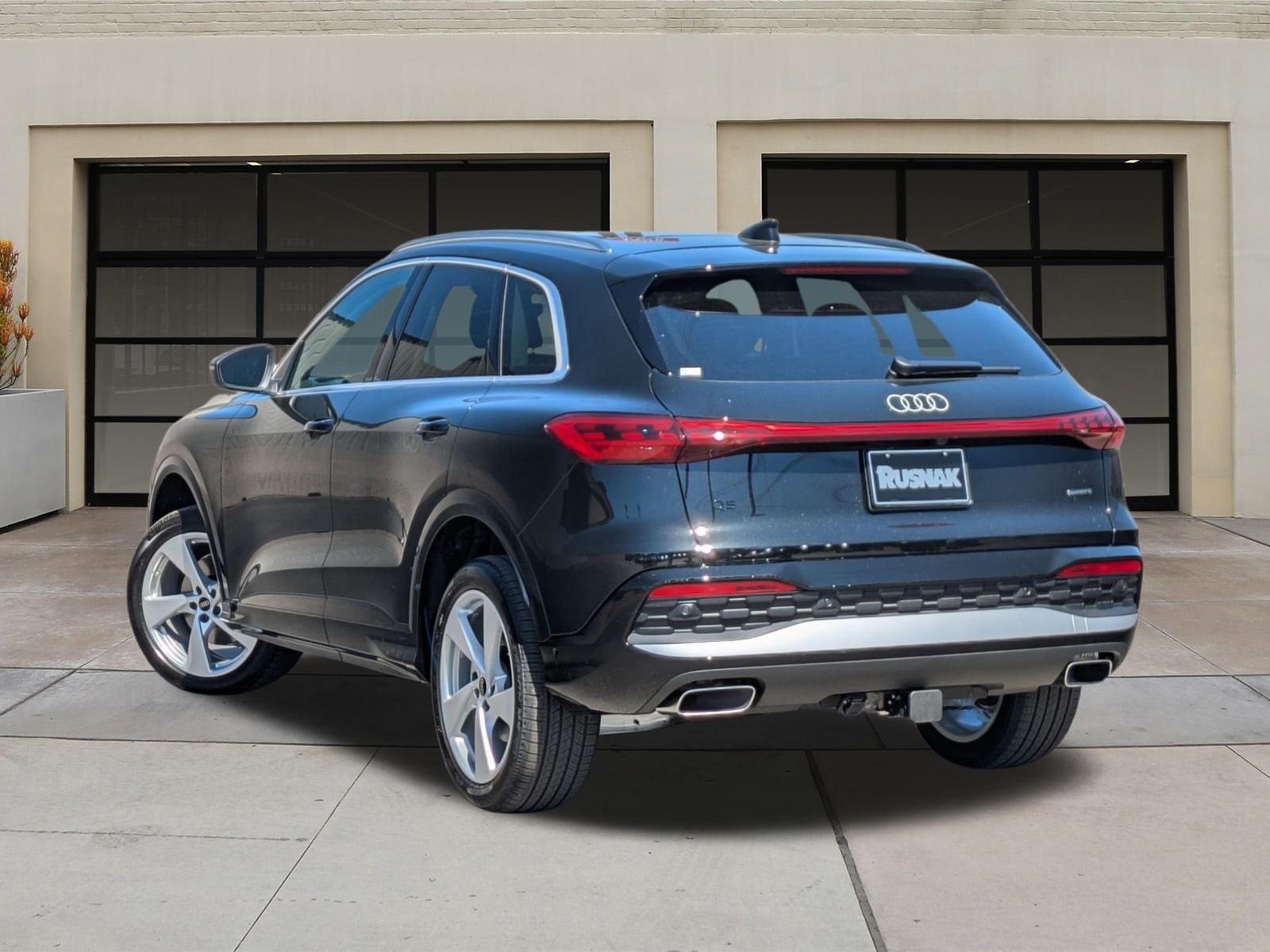 2025 Audi Q5 2.0T Premium Plus photo 2