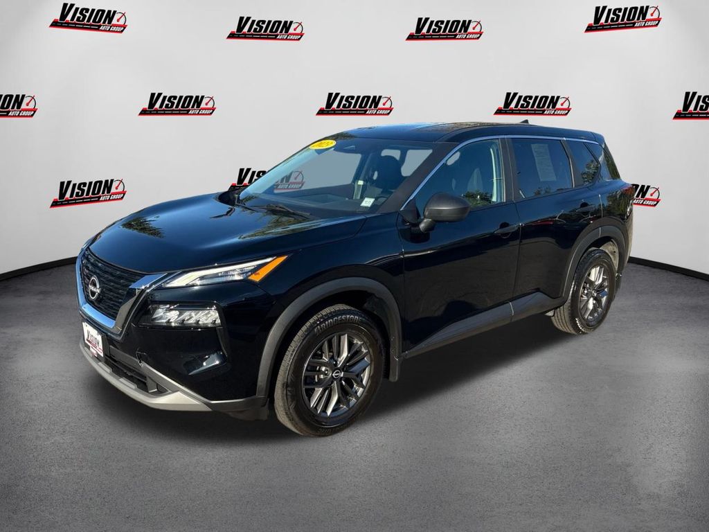 2023 Nissan Rogue S's photo