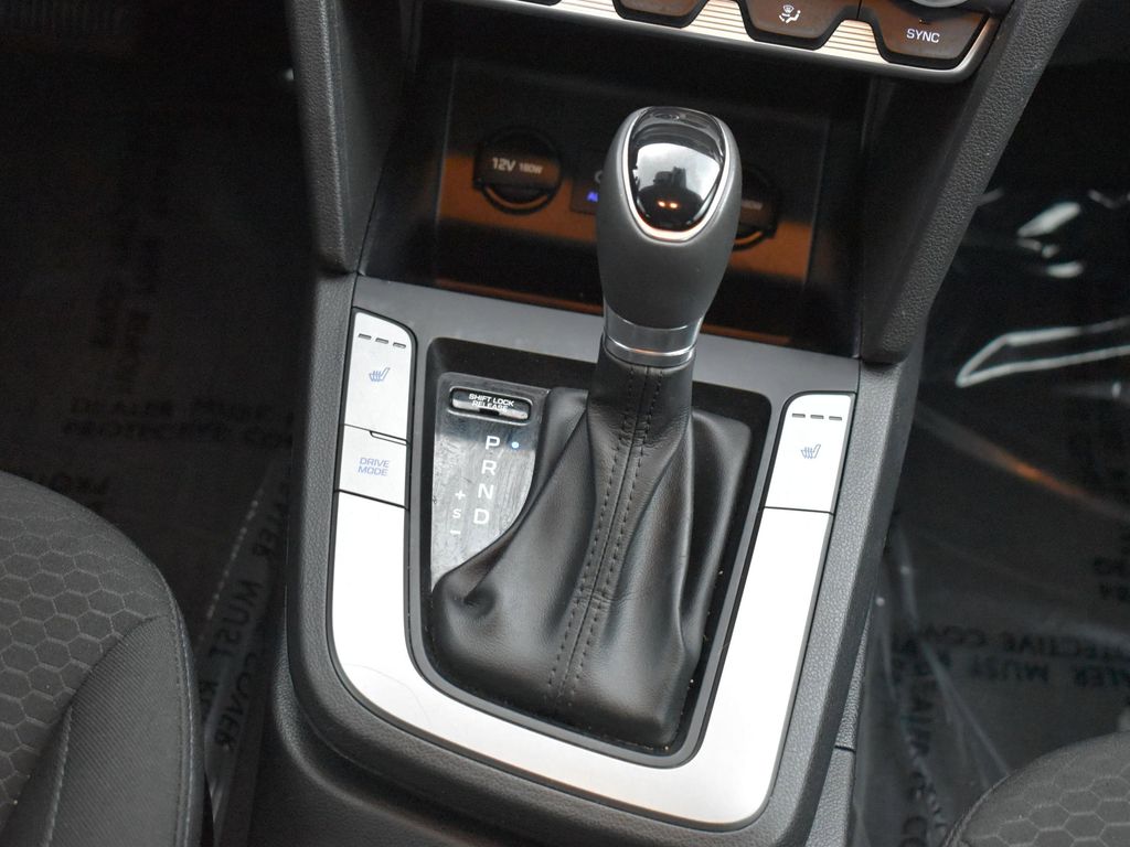 2020 Hyundai Elantra Value Edition photo 19