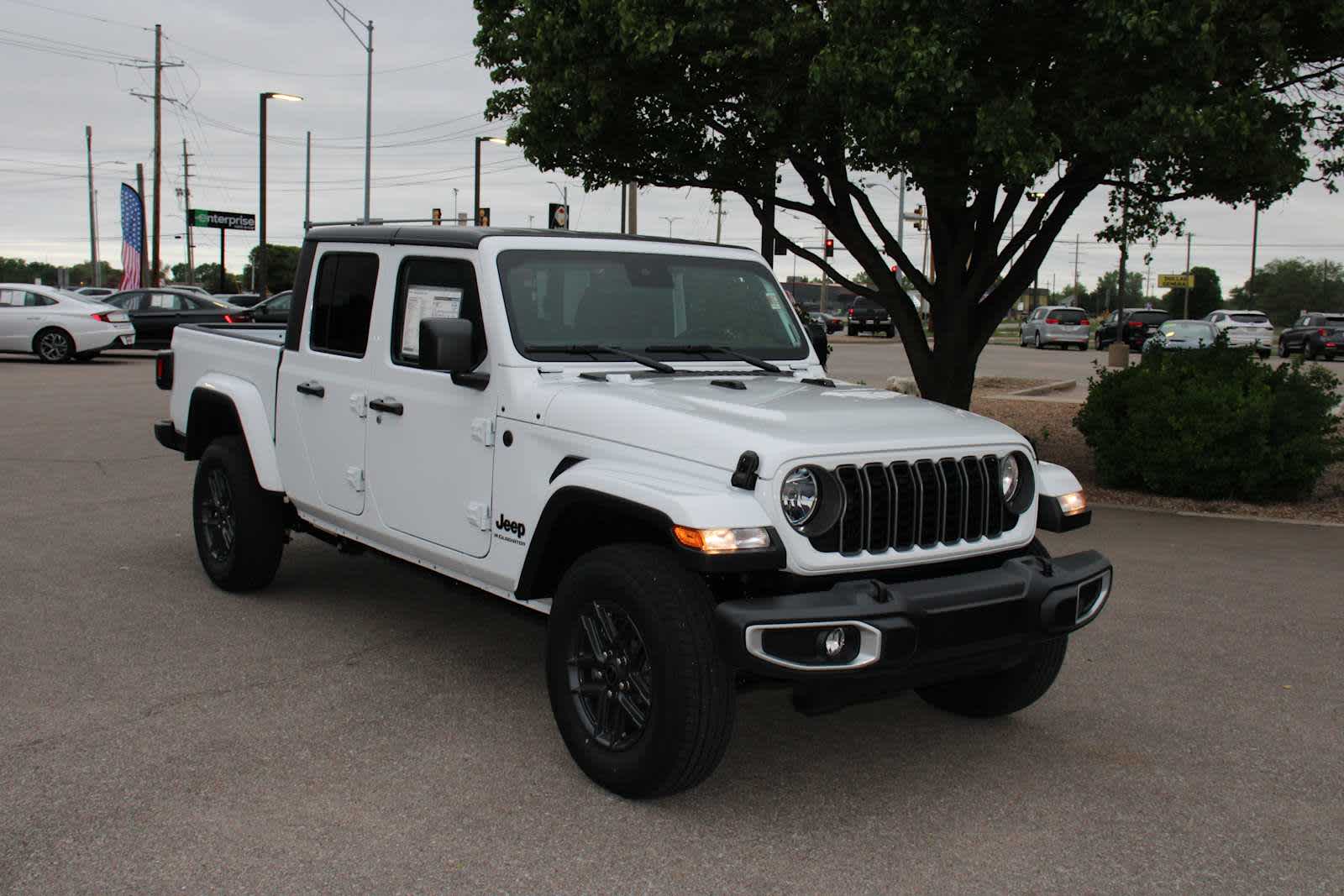 2025 Jeep Gladiator Sport S photo 2