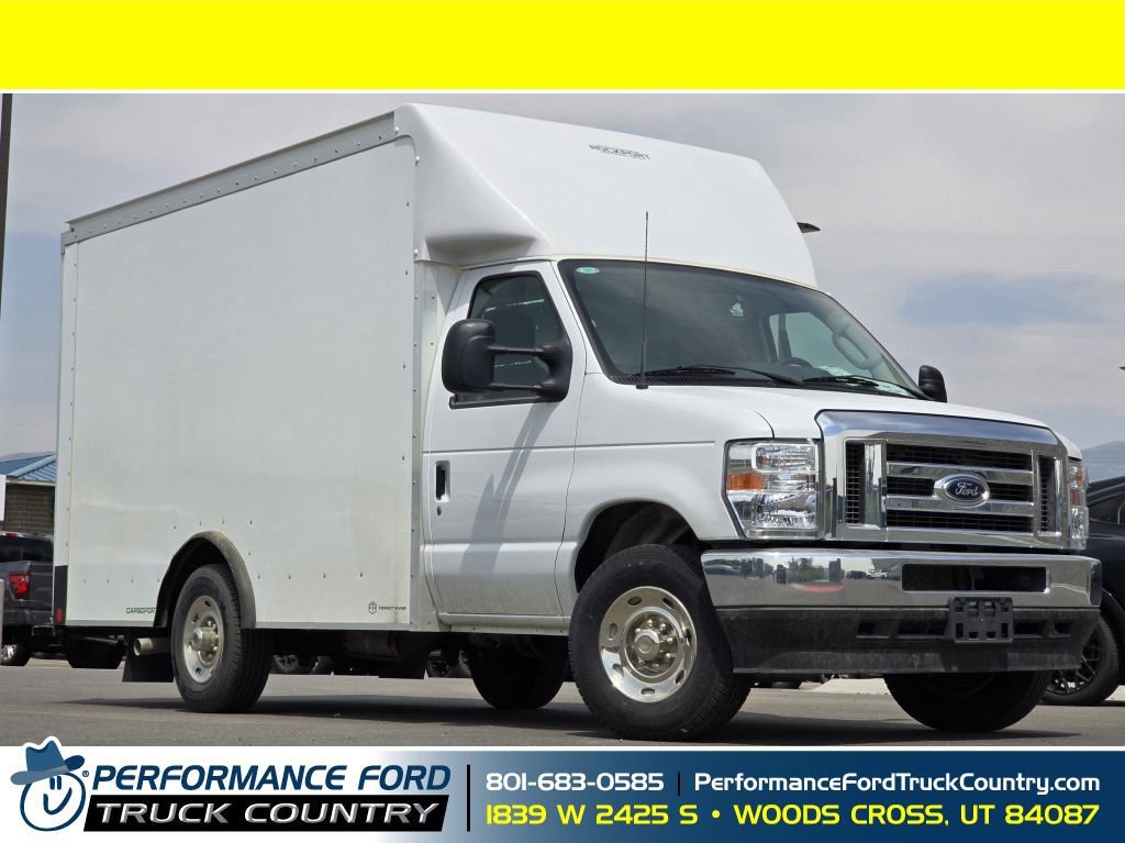2025 Ford E-Series Cutaway Base's photo