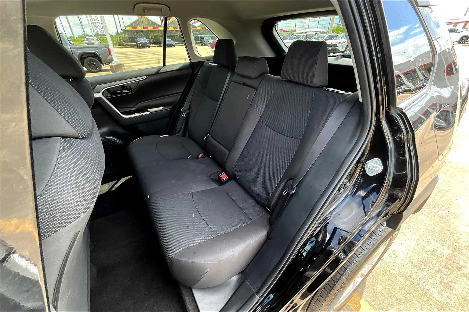 2024 Toyota RAV4 LE photo 18