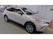 2022 Toyota Venza XLE's photo