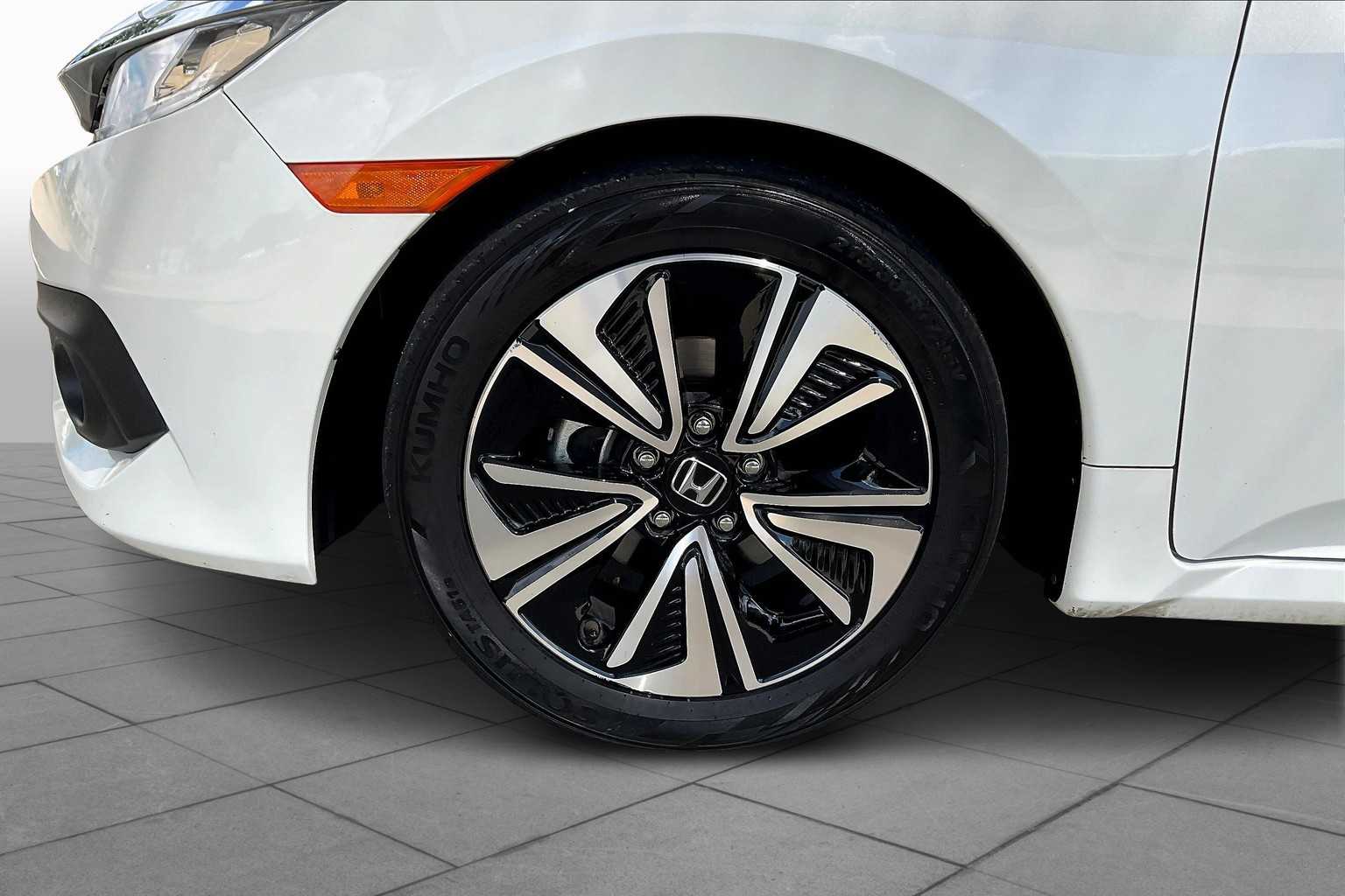 2018 Honda Civic EX-T photo 9