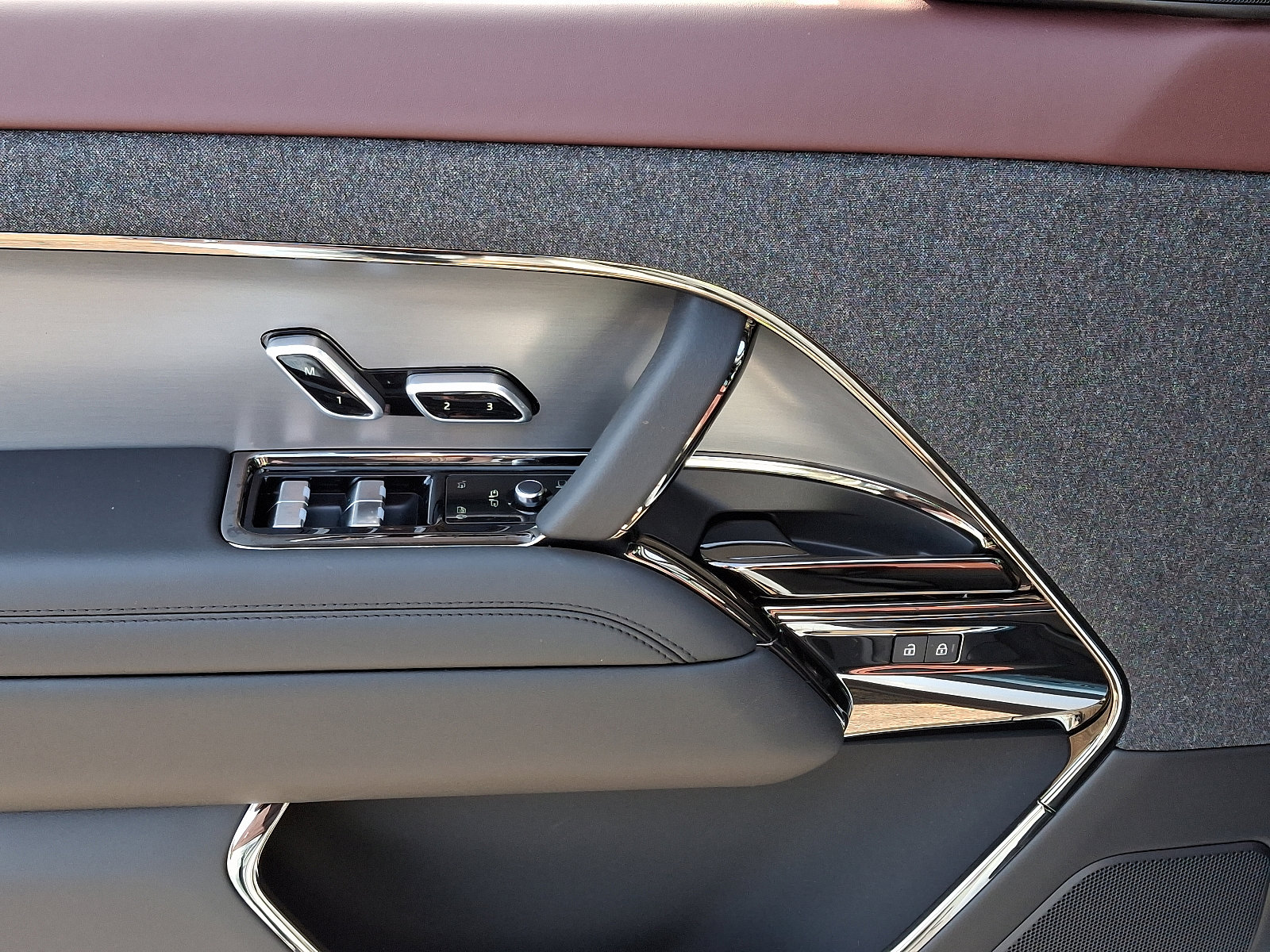 2025 Land Rover Range Rover Sport SE photo 13