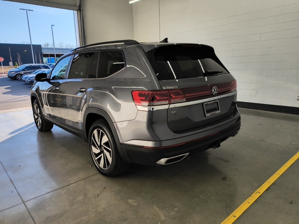 2025 Volkswagen Atlas SE Technology photo 3