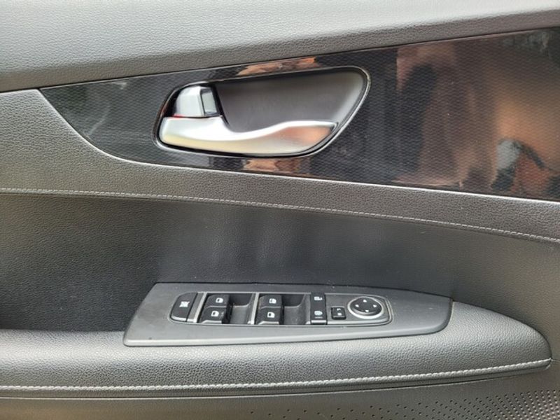 2023 Kia Forte GT-Line photo 21