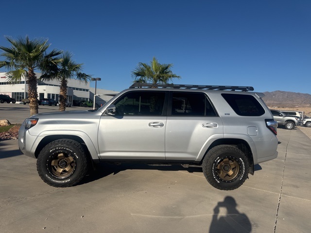 2017 Toyota 4Runner SR5 Premium photo 2