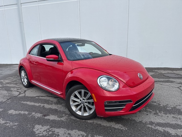 Used 2018 Volkswagen Beetle SE with VIN 3VWJD7AT0JM701675 for sale in Kansas City