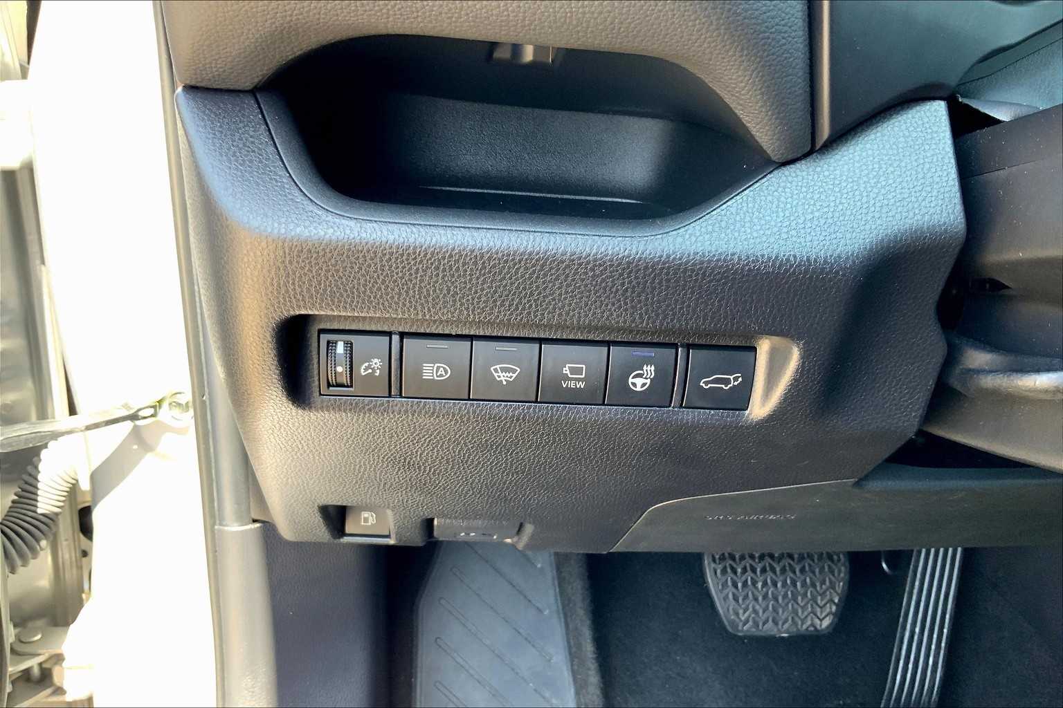 2022 Toyota RAV4 Hybrid XSE photo 28