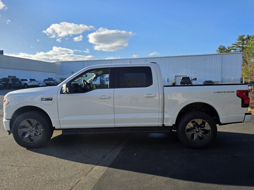 2025 Ford F-150 Lightning photo 2