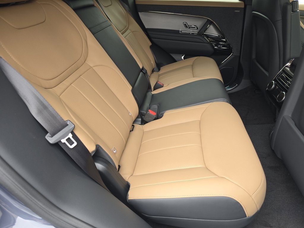 2025 Land Rover Range Rover Sport SE photo 11