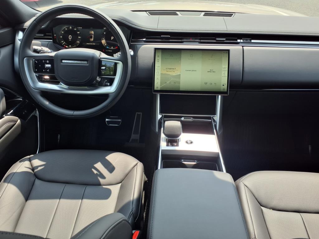 2025 Land Rover Range Rover SE photo 2