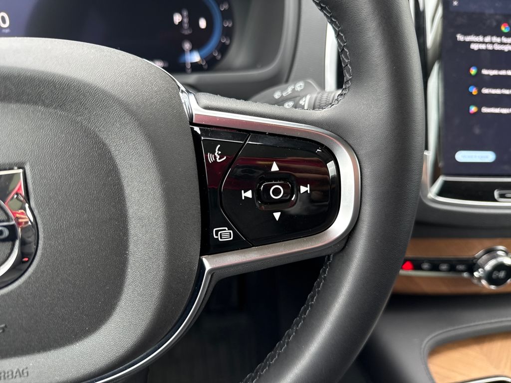2025 Volvo XC90 Plus photo 20