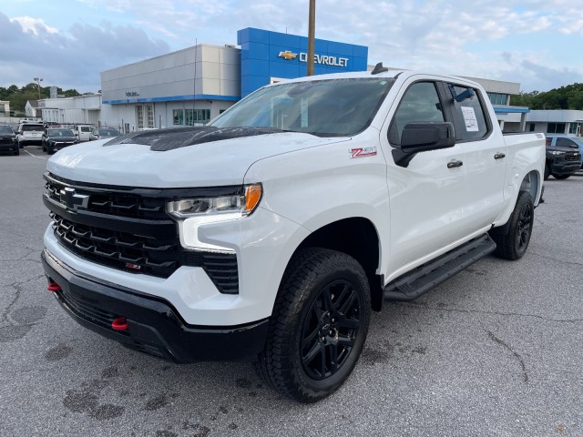 2025 Chevrolet Silverado LT Trail Boss photo 3