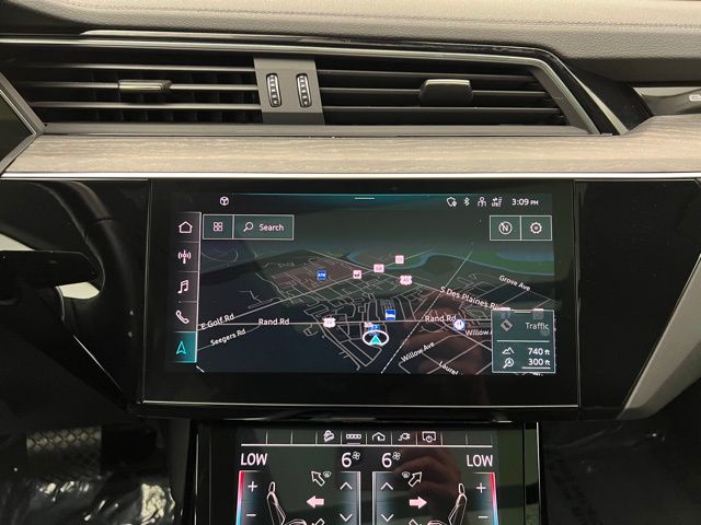 2022 Audi e-tron Premium Plus photo 25