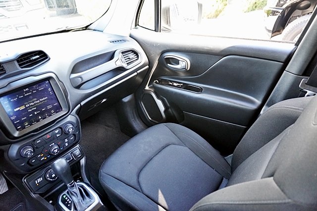 2023 Jeep Renegade Latitude Upland photo 20