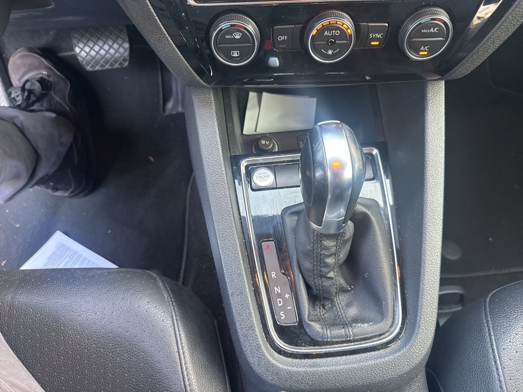 2017 Volkswagen Jetta 1.8T SEL photo 13