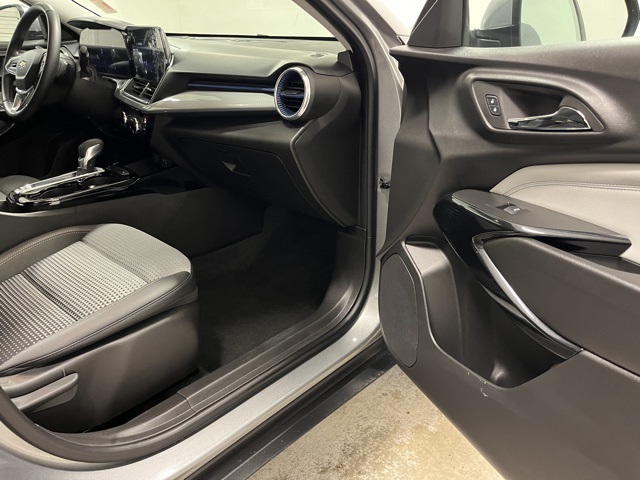 2024 Chevrolet Trax LT photo 18
